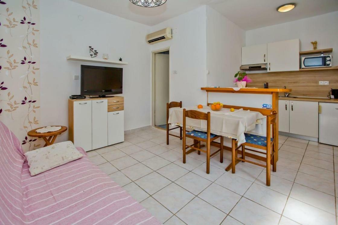 חוואר Apartments Jacky מראה חיצוני תמונה